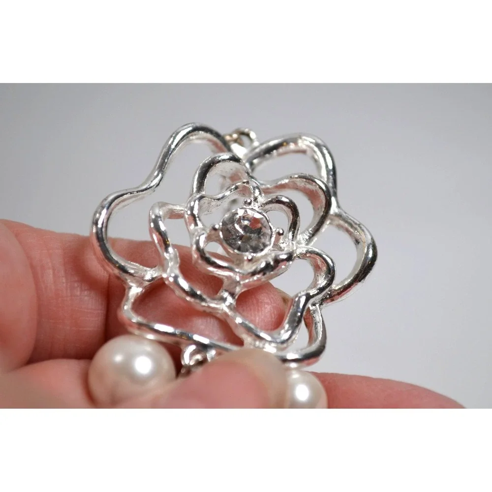 Avon Floral Bloom Pearlesque Jewelry Set Necklace Bracelet Silver Toner White